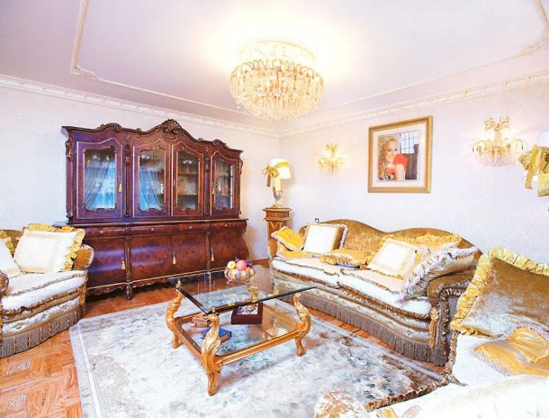 Надежда Кадышева — жизнь во дворце и подарок мужа, автомобиль ценою в 15 миллионов рублей.