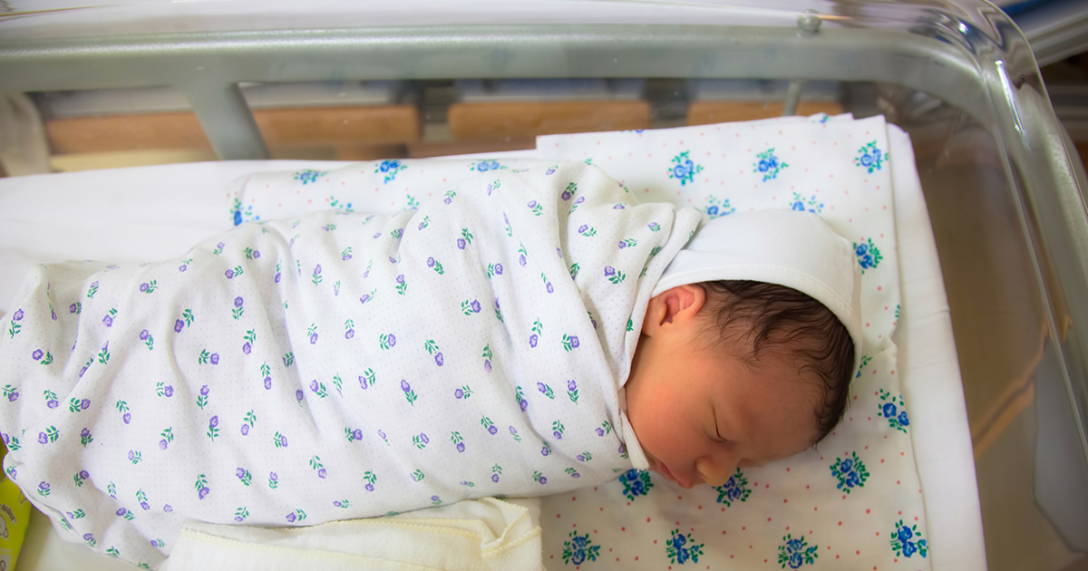 Новорожденный ребенок в роддоме фото девочка