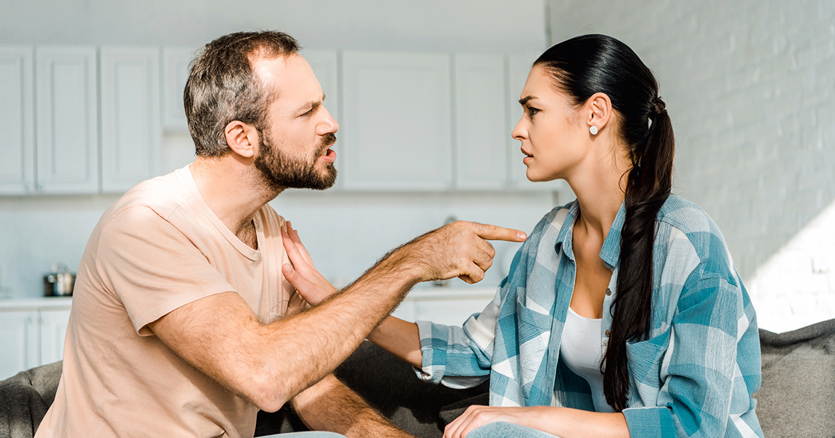 Муж угрожает разводом. Прижадный. Когда встречаются с семейным стрессом.